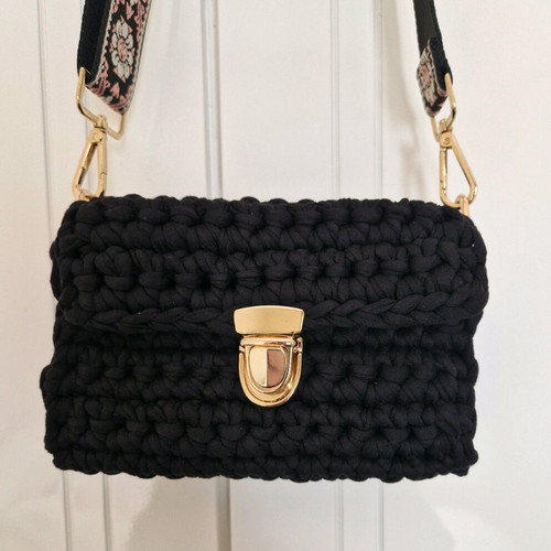 Knitted crossbody bag new, black with gold clasp