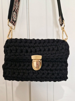 Knitted crossbody bag new, black with gold clasp