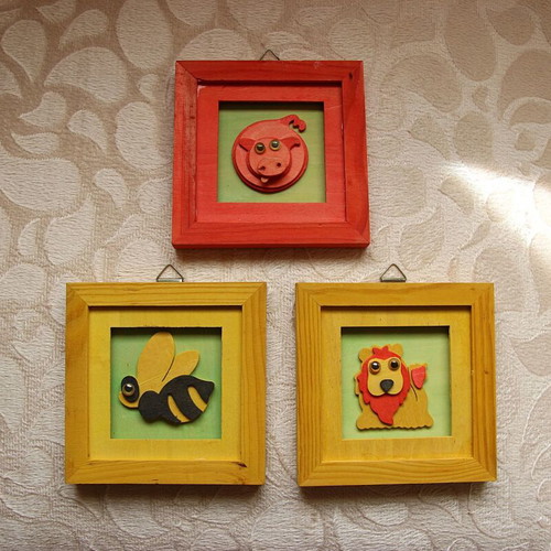 Wooden frames for kids room like new, set of 3 with figures