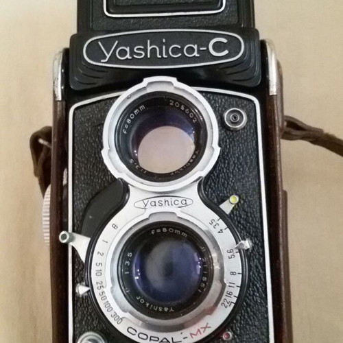 Yashica-C Vintage TLR camera with leather case