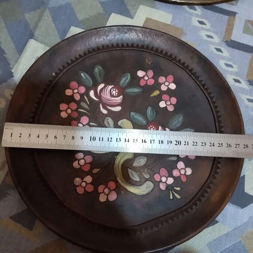 Decorative wall plate handmade, embossed painting, ceramic 28 cm like new