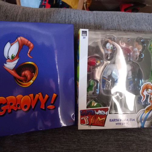 Earth Worm Jim figure new with box defect