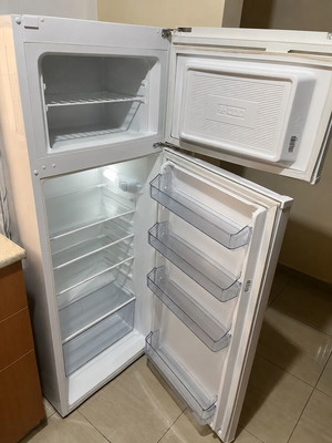 Refrigerator, functional, good condition