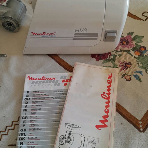 Moulinex Charlotte HV3 meat grinder used, 2 cutting and 5 grating options