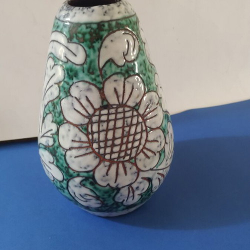 Ceramic vase with embossed design like new, vintage style