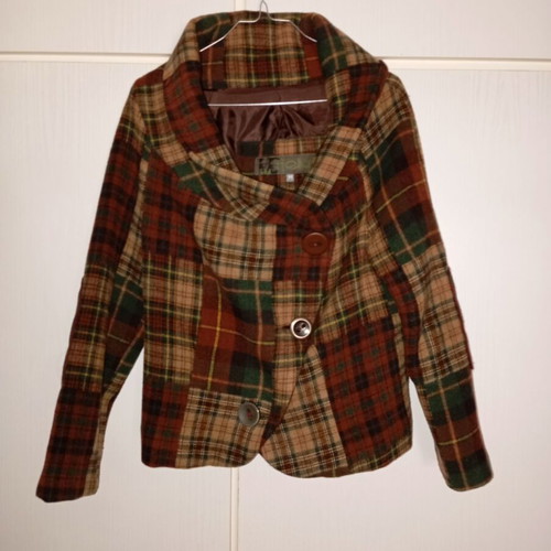 Checked jacket like new, size M, multicolor with patches