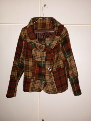 Checked jacket like new, size M, multicolor with patches