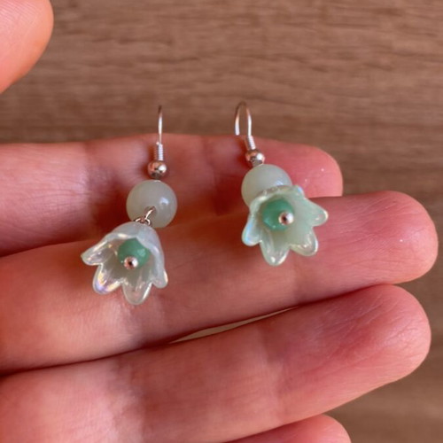 Handmade earrings green with flower and silver details