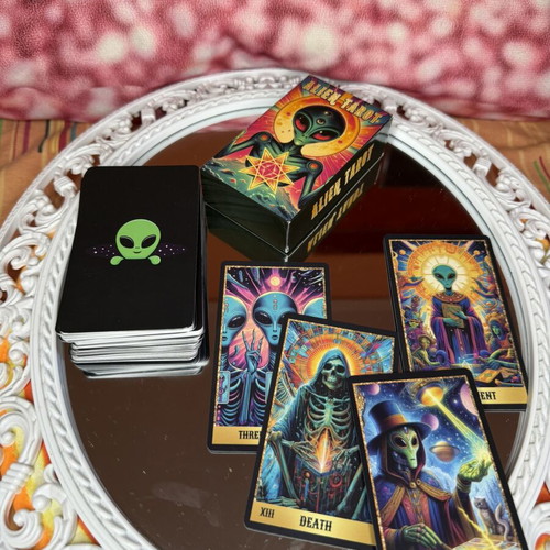 Alien Tarot deck like new with sci-fi artwork