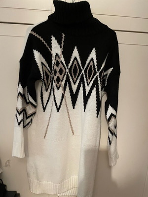 Knitted dress no.L like new, black with gold details