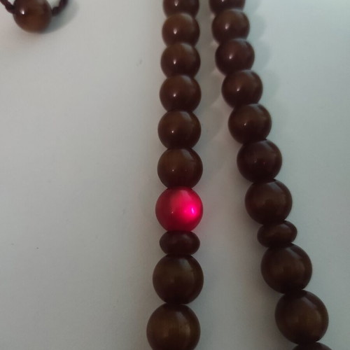 Mastic komboloi with honey-brown shades, 33 beads