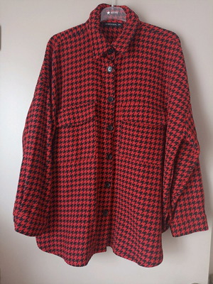 Women's Shaket XL/XXL new with red and black print
