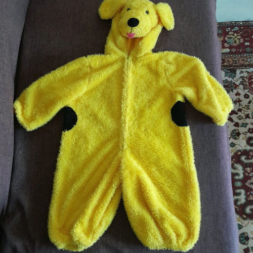 Carnival dog costume like new, fluffy size 2