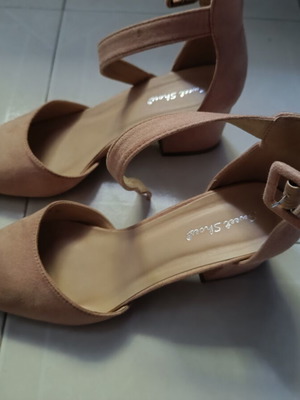 Suede pumps with ankle strap, pink, used, size 39