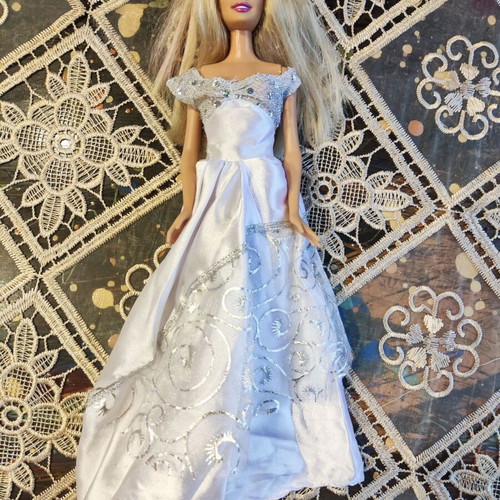 Barbie doll Mattel, blonde with pink highlights