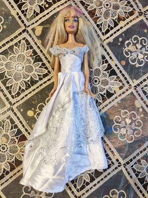 Barbie doll Mattel, blonde with pink highlights