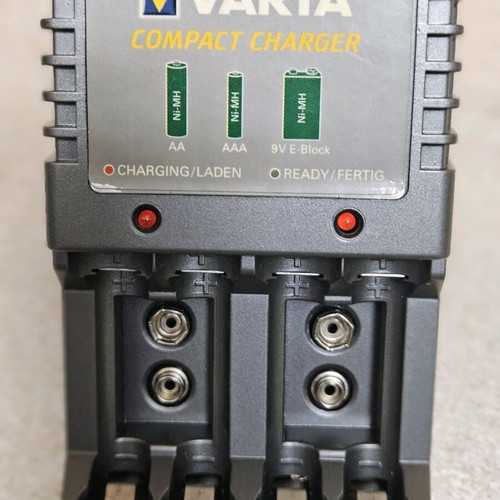 Varta rechargeable battery charger like new for AA, AAA, 9V