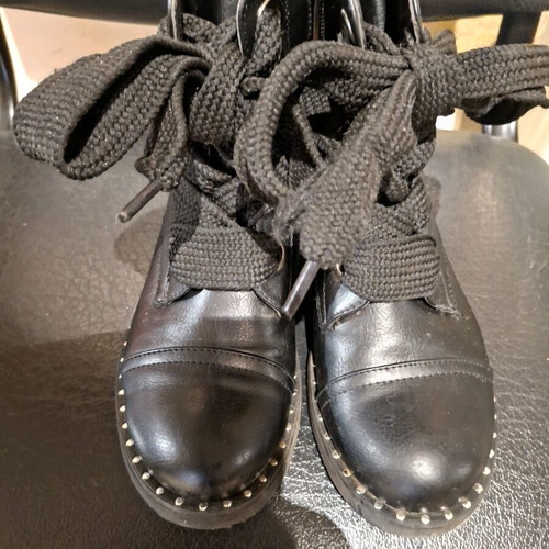 Adam's Shoes leather ankle boots size 36 used with metal details