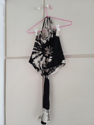 Halterneck top like new, size Small