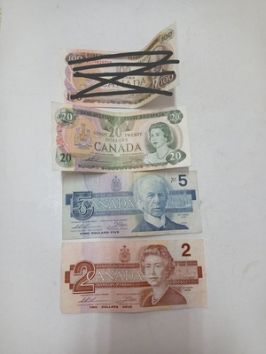 Canada banknotes used 2, 5 and 20 dollars