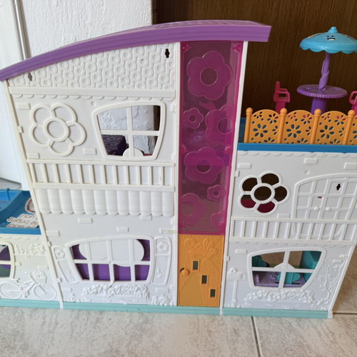 Polly Pocket Poppin' Party Pad dollhouse