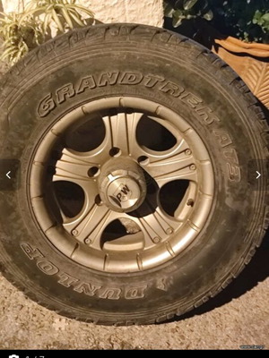 Aluminum rims for Mazda B2600 like new with hubcaps and security bolts