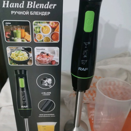 Raf 800 watt hand blender new with measuring cup