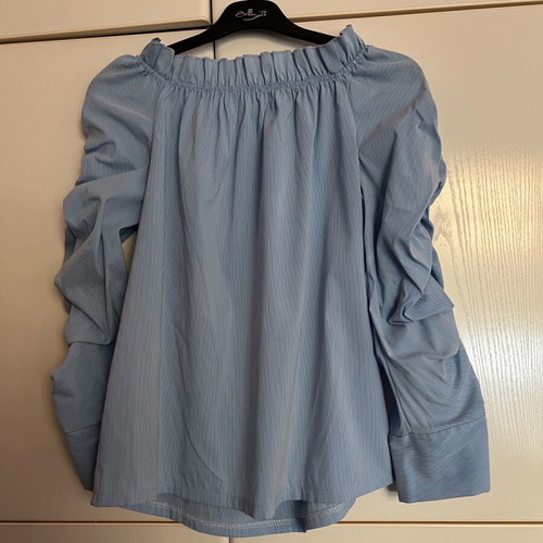 Women's shirt like new, white and turquoise, buttonless design