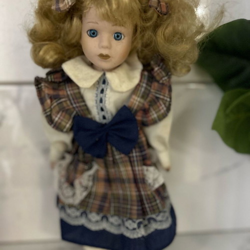 Porcelain doll Germany like new from Leonardo collection