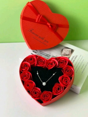 Gift set women with rose box and necklace new