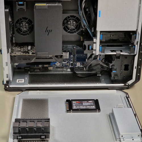 HP Z4 G5 Workstation Xeon w5-2445 64GB DDR5 ECC RAM