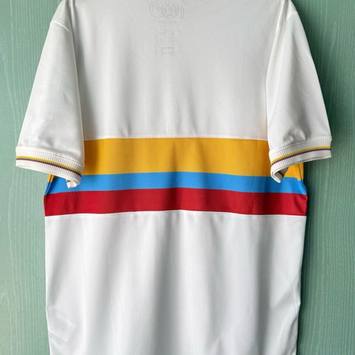 Colombia Football Jersey size Large like new authentic