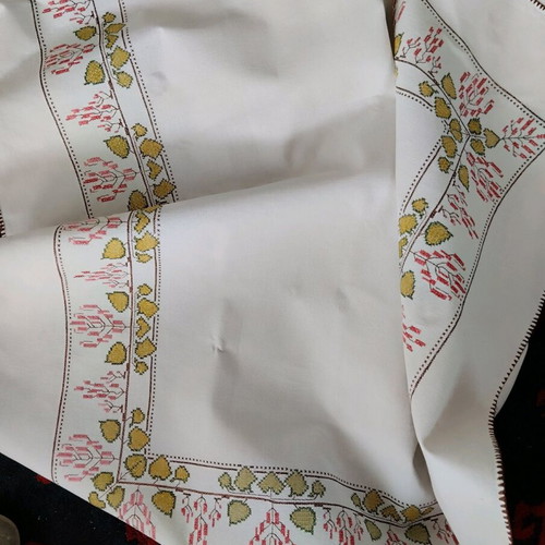 Vintage handmade embroidered tablecloth like new 130x130 cm