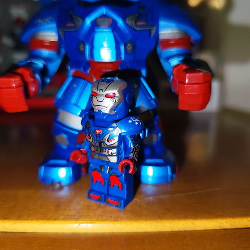Iron Patriot Hulkbuster figure like new