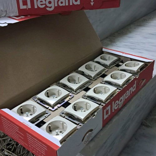 Legrand Valena 2P+E white socket new