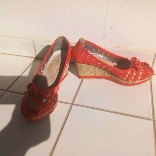 Safe Step coral platform shoes lightly used, size 38