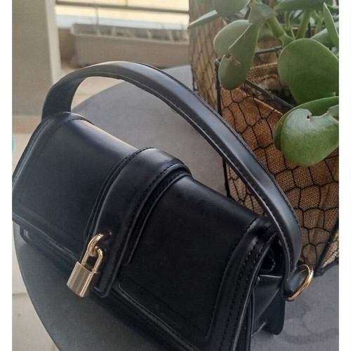Handbag like new, black