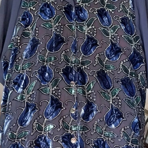 Jhuangariong women's elegant shirt N58 like new with embroidery and velvet