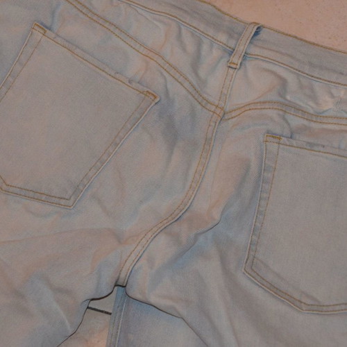 Classic blue jean with rips used, size M