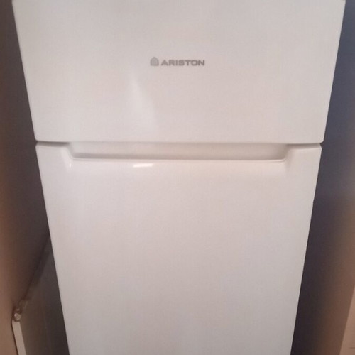 Ariston refrigerator freezer A class like new, energy efficient