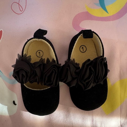 Baby shoes new for 3-6 months