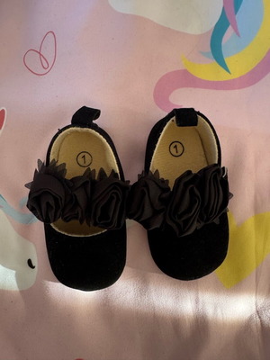Baby shoes new for 3-6 months
