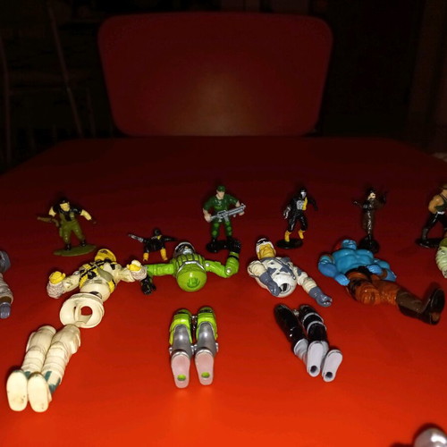 Gi Joe figures used, pack of 21 pieces with weapons
