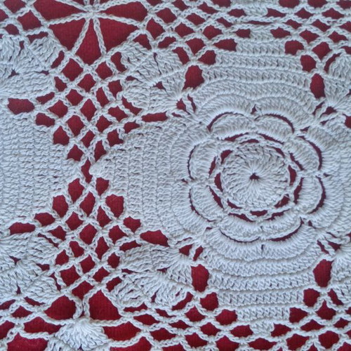 Two identical vintage handmade crochet doilies like new, 45×45 cm