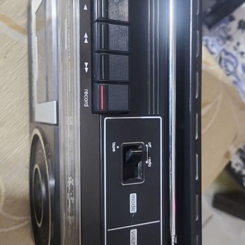 Sharp GF-1760 radio cassette used with functional speaker