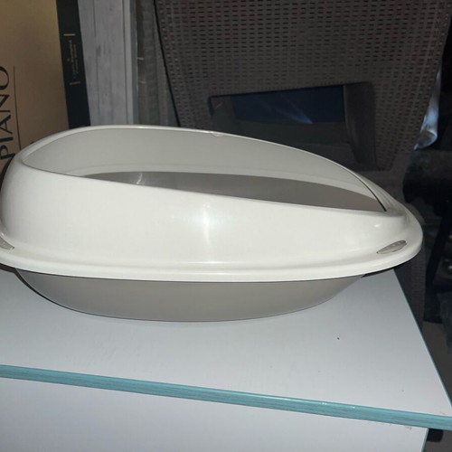 Cat litter box new