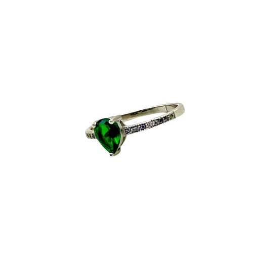Silver ring like new with 16 Swarovski crystals and emerald size N15