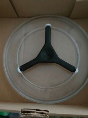 Microwave oven glass plate set of 2 like new