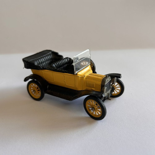 Corgi Classics 1964 No 9012 Ford Model T 1915 used in excellent condition