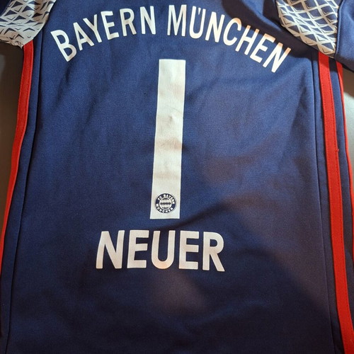 Bayern Munich Manuel Neuer Jersey 2014-2015 used, kids 6-7 years